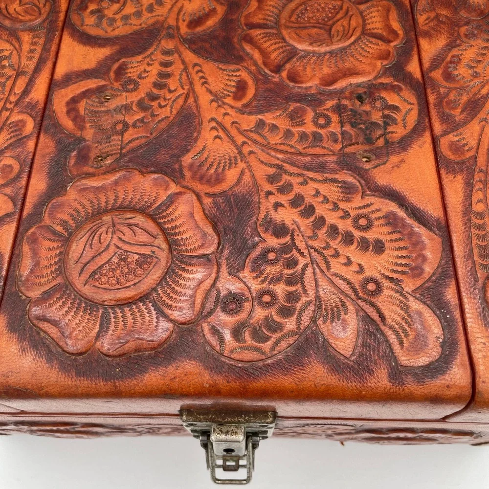 Artmex Tooled Leather Womens Vintage Train Case Vanity Jewelry Box READ